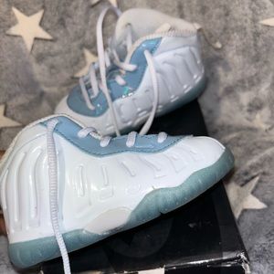 Toddler Nike foams size 6c